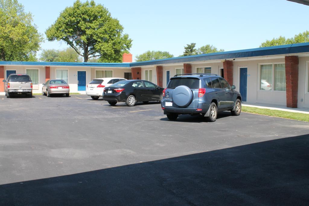 American Motor Inn - Рок Айлънд Екстериор снимка