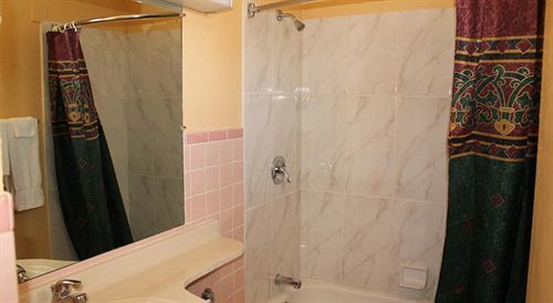 American Motor Inn - Рок Айлънд Екстериор снимка