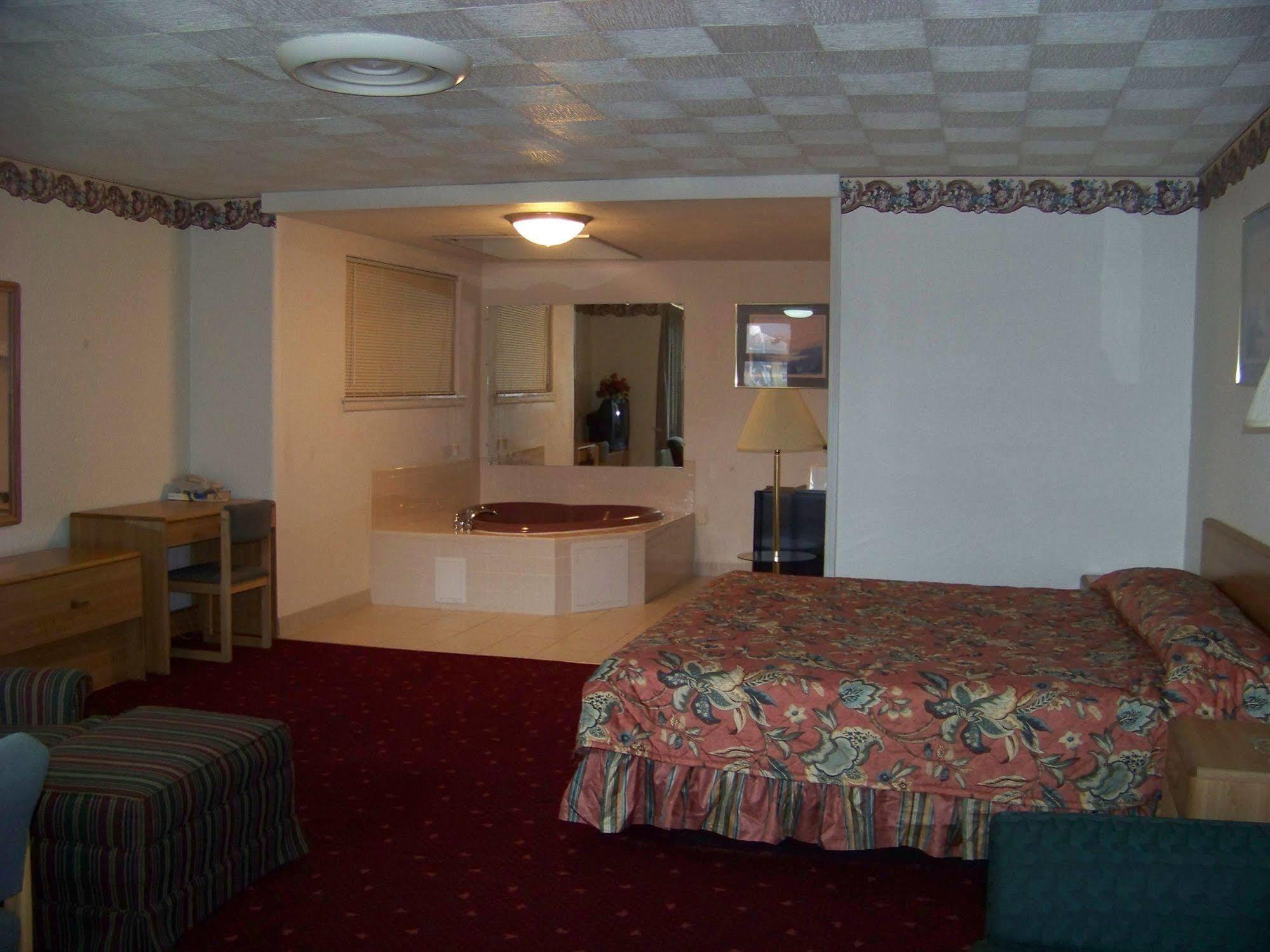 American Motor Inn - Рок Айлънд Екстериор снимка