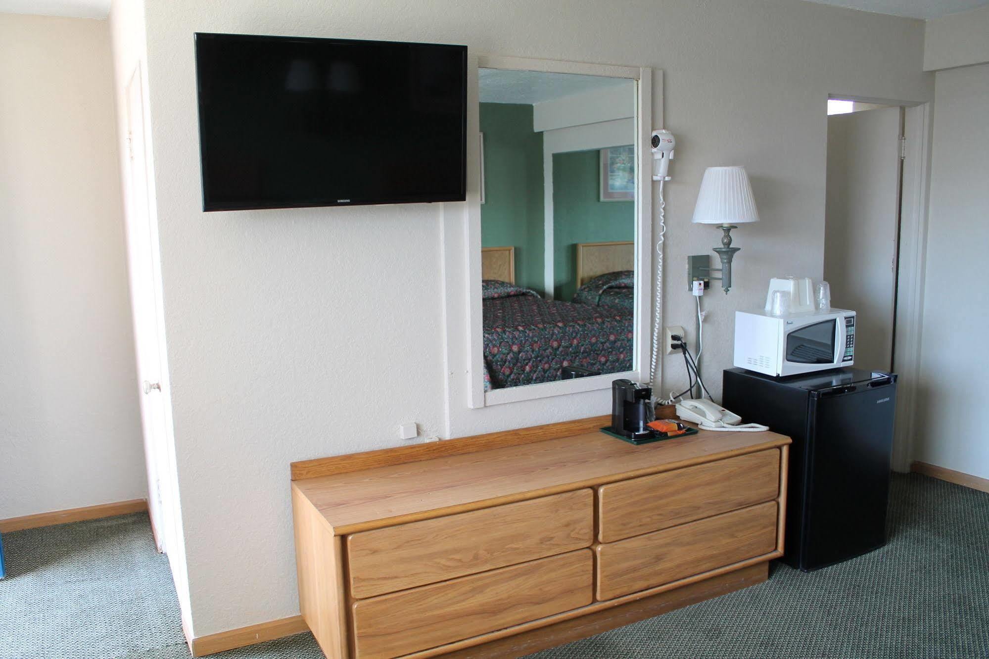 American Motor Inn - Рок Айлънд Екстериор снимка
